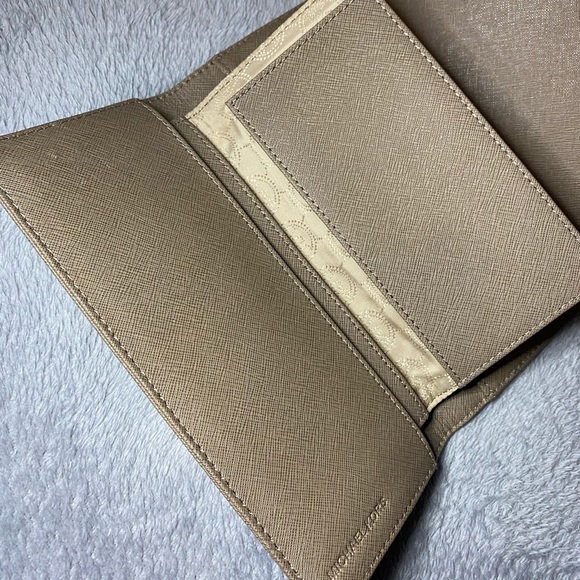 MK Wallet - Picture 10 of 10